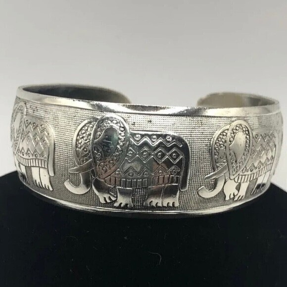 Vintage Retro Silver Plated Elephant Tibetan Thai Cuff Bangle Bracelet - Picture 1 of 2